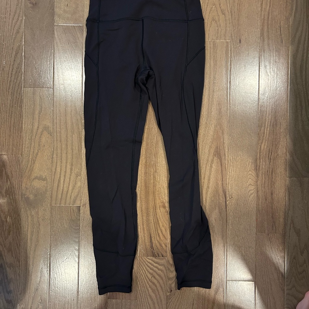 Black Lululemon In movement tight 7/8 SIZE 6
